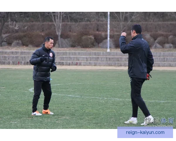 中超自由球员市场动态持续升温，各队备战新赛季引人关注